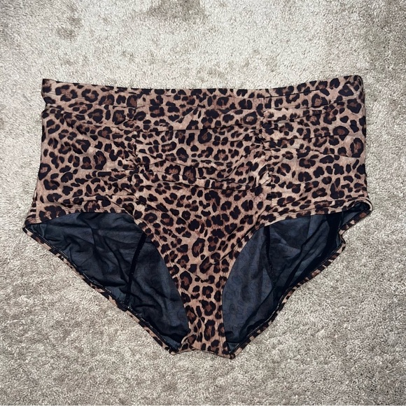 Torrid High-Rise Ruched Bikini Bottom Leopard Print Size 4X (26) - Picture 12 of 13